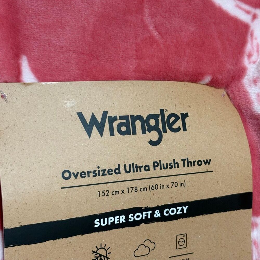 Wrangler Cowgirl Plush Pink Throw Blanket 60" x 70" Bull Skull NWT Blanket - Picture 4 of 4